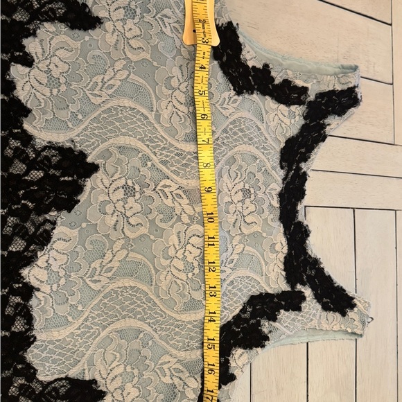 GIMMICKS by BKE | Lace Tank Top Cropped Blue Black | Sz Small - Picture 8 of 9